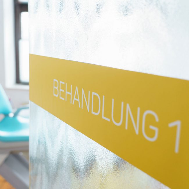 Fineas Nandrean · Zahnarzt Bad Oeynhausen · Behandlungsraum · Ein Lächeln für Groß & Klein, Praxis für Zahnheilkunde