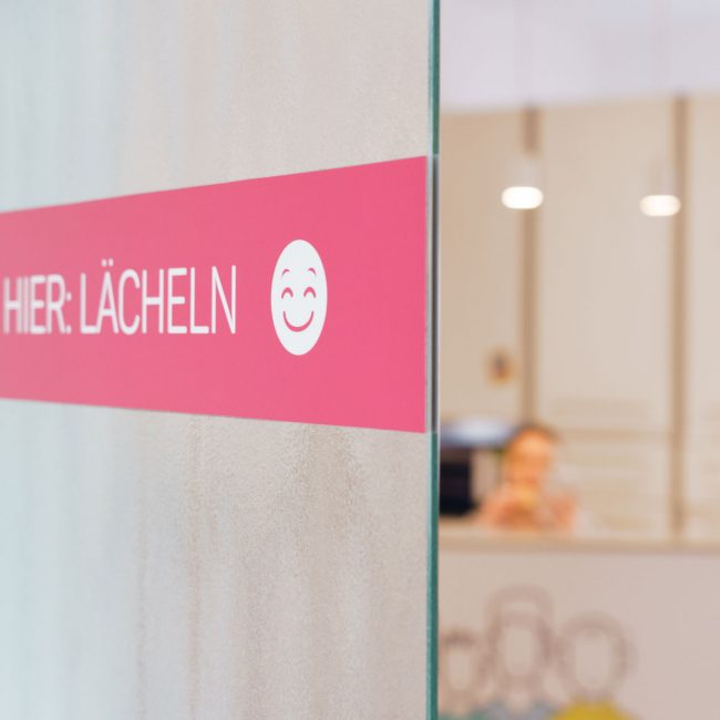 Fineas Nandrean · Zahnarzt Bad Oeynhausen · Behandlungsraum · Ein Lächeln für Groß & Klein, Praxis für Zahnheilkunde