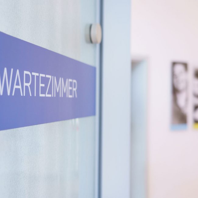 Fineas Nandrean · Zahnarzt Bad Oeynhausen · Behandlungsraum · Ein Lächeln für Groß & Klein, Praxis für Zahnheilkunde